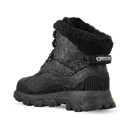 أحذية UGG سوداء