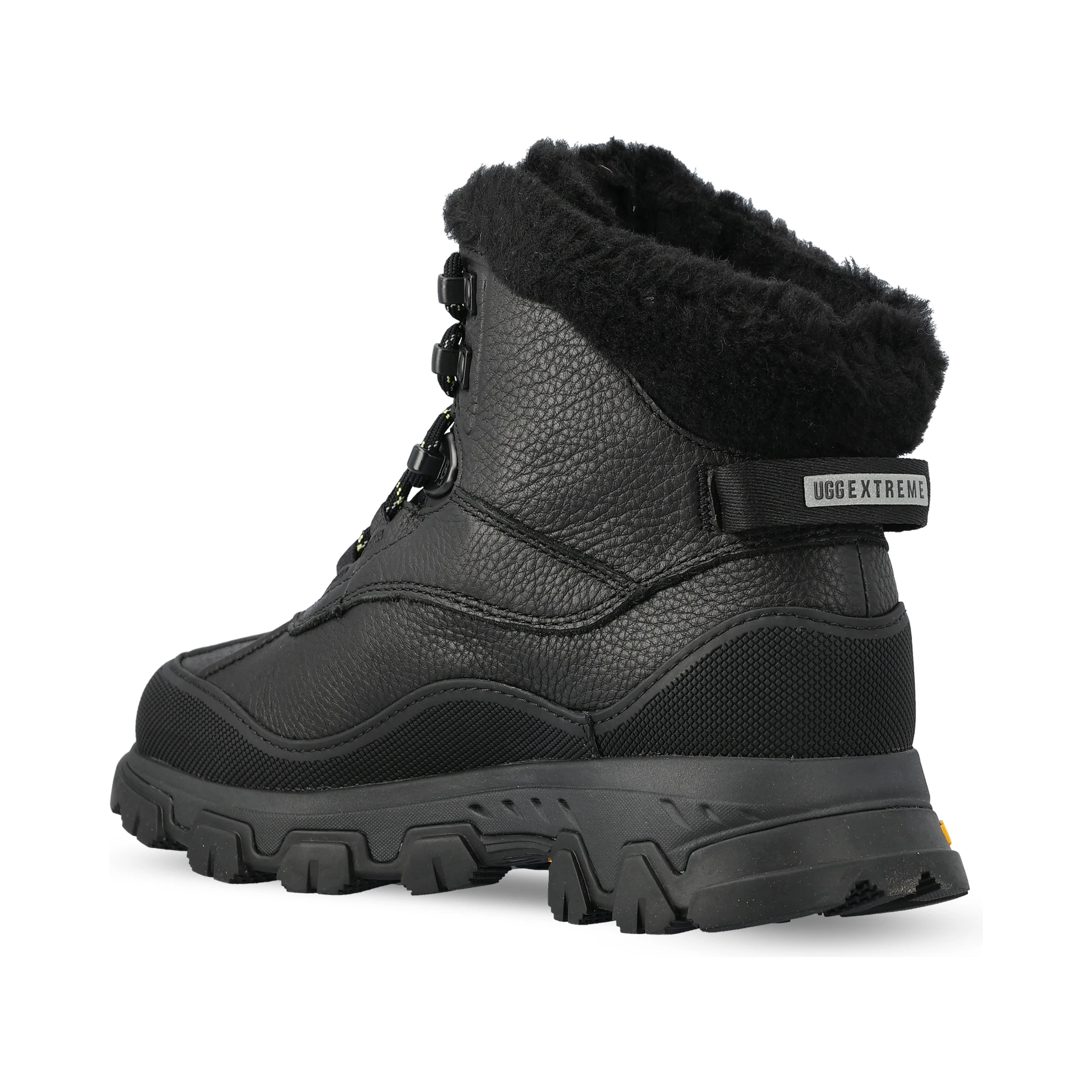 أحذية UGG سوداء