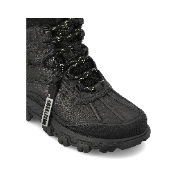 أحذية UGG سوداء