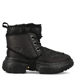 أحذية UGG سوداء