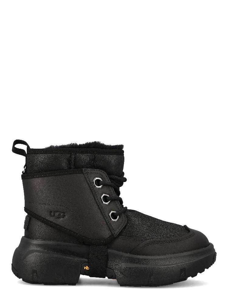 أحذية UGG سوداء