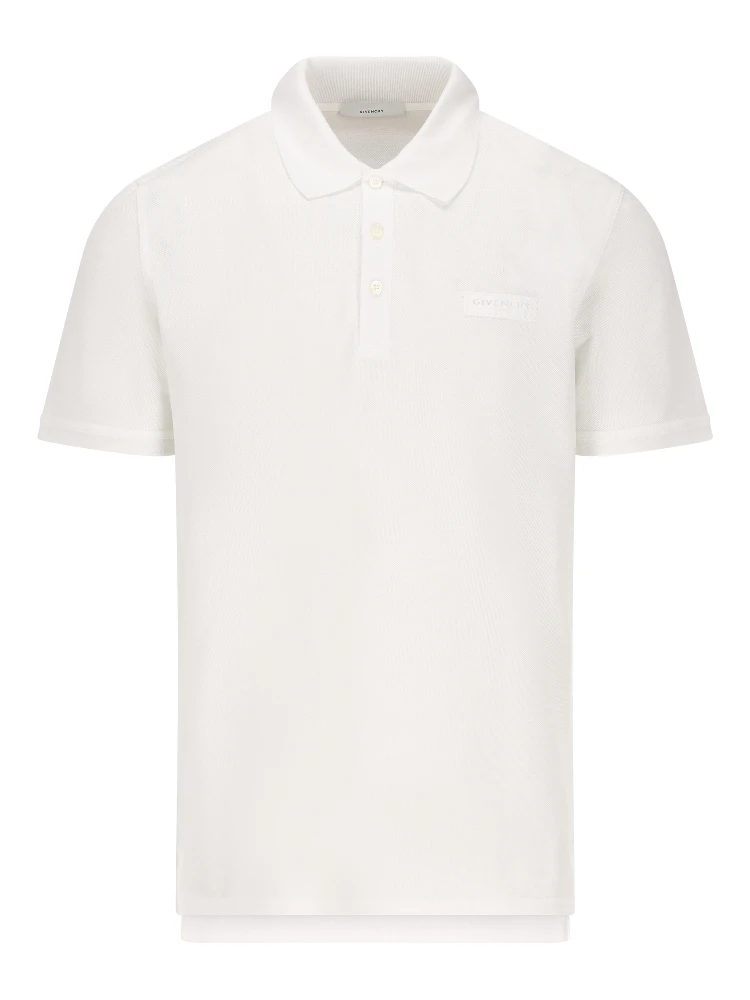 تيشيرتات وبولو جيفنشي بيضاء