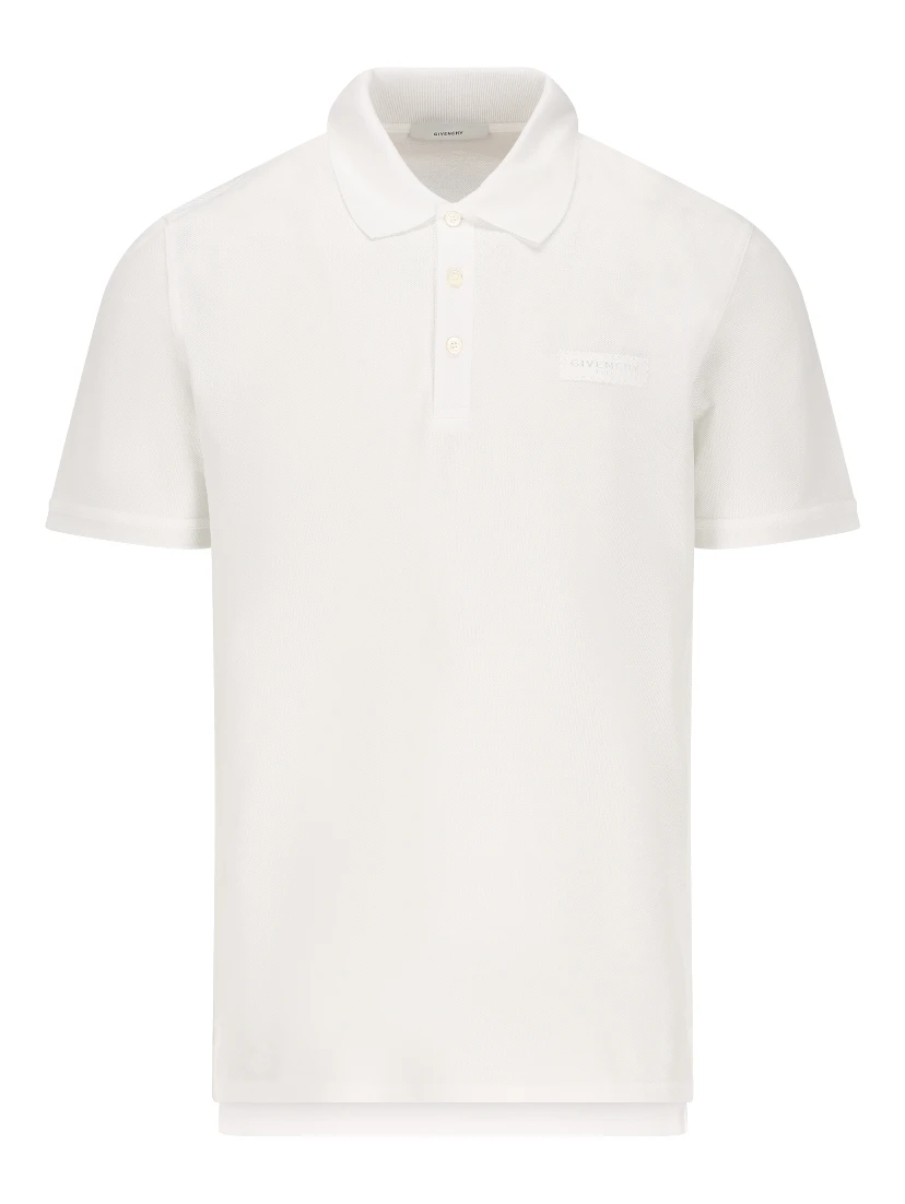 تيشيرتات وبولو جيفنشي بيضاء