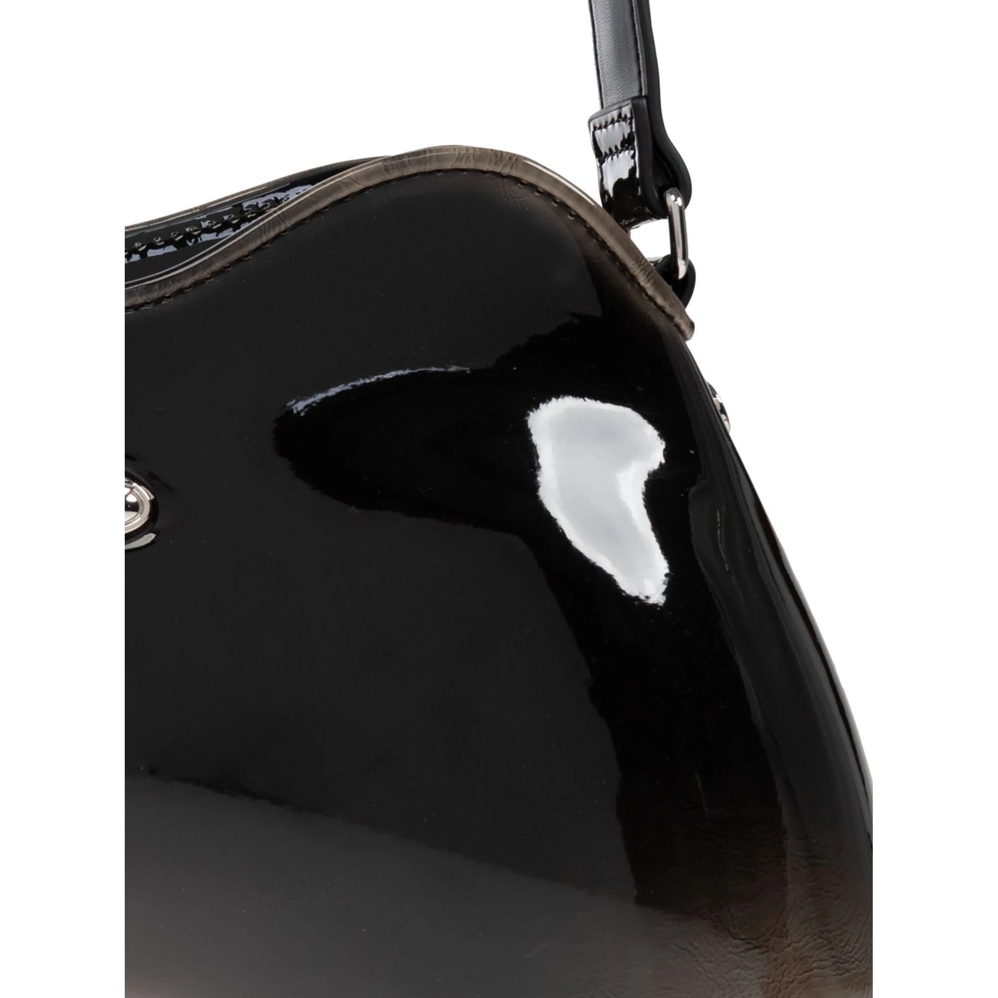 حقائب ديزل.. أسود