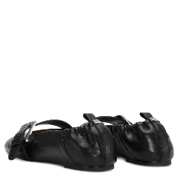 حذاء غاني مسطح أسود