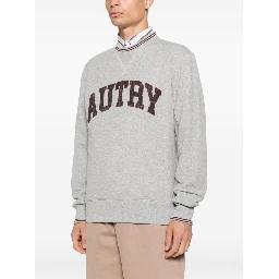 كنزات أوتري الرمادية