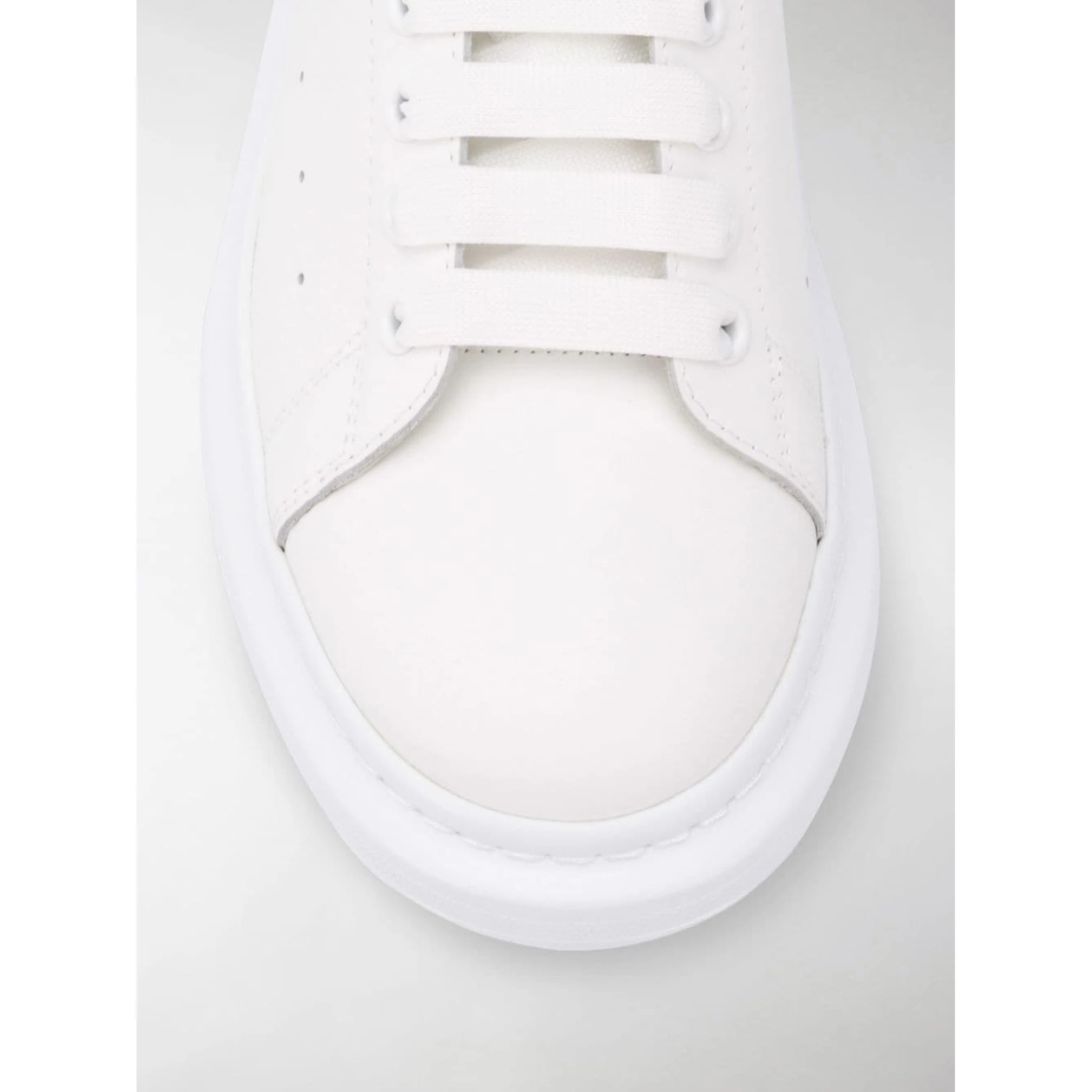 حذاء رياضي أسود من ألكسندر ماكوين