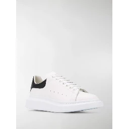 حذاء رياضي أسود من ألكسندر ماكوين