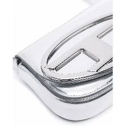 حقائب ديزل.. فضية