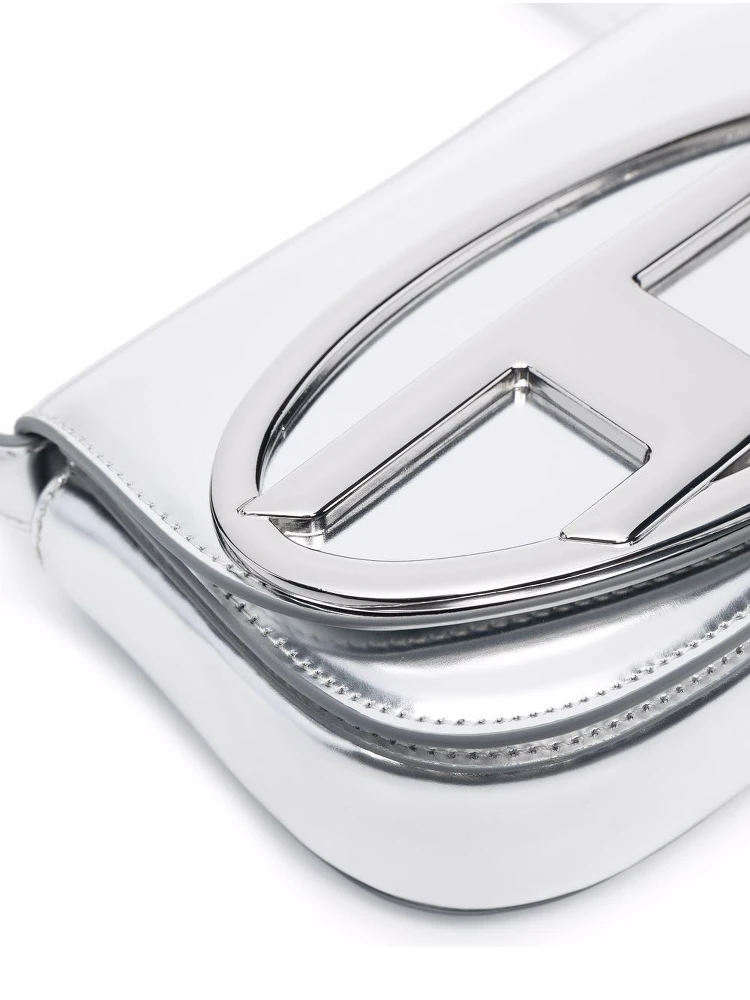 حقائب ديزل.. فضية alternative