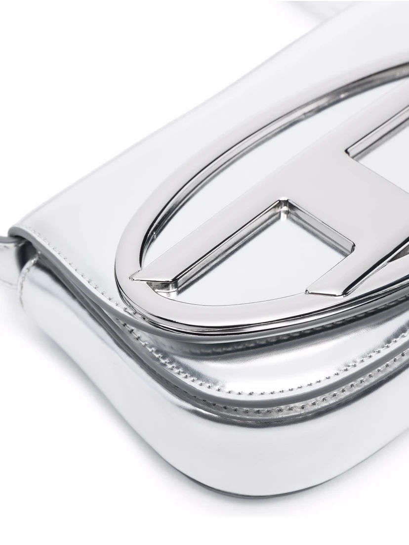 حقائب ديزل.. فضية