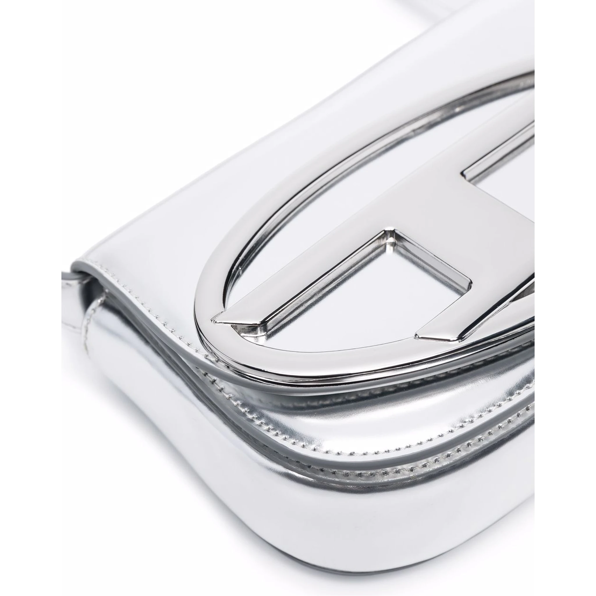 حقائب ديزل.. فضية