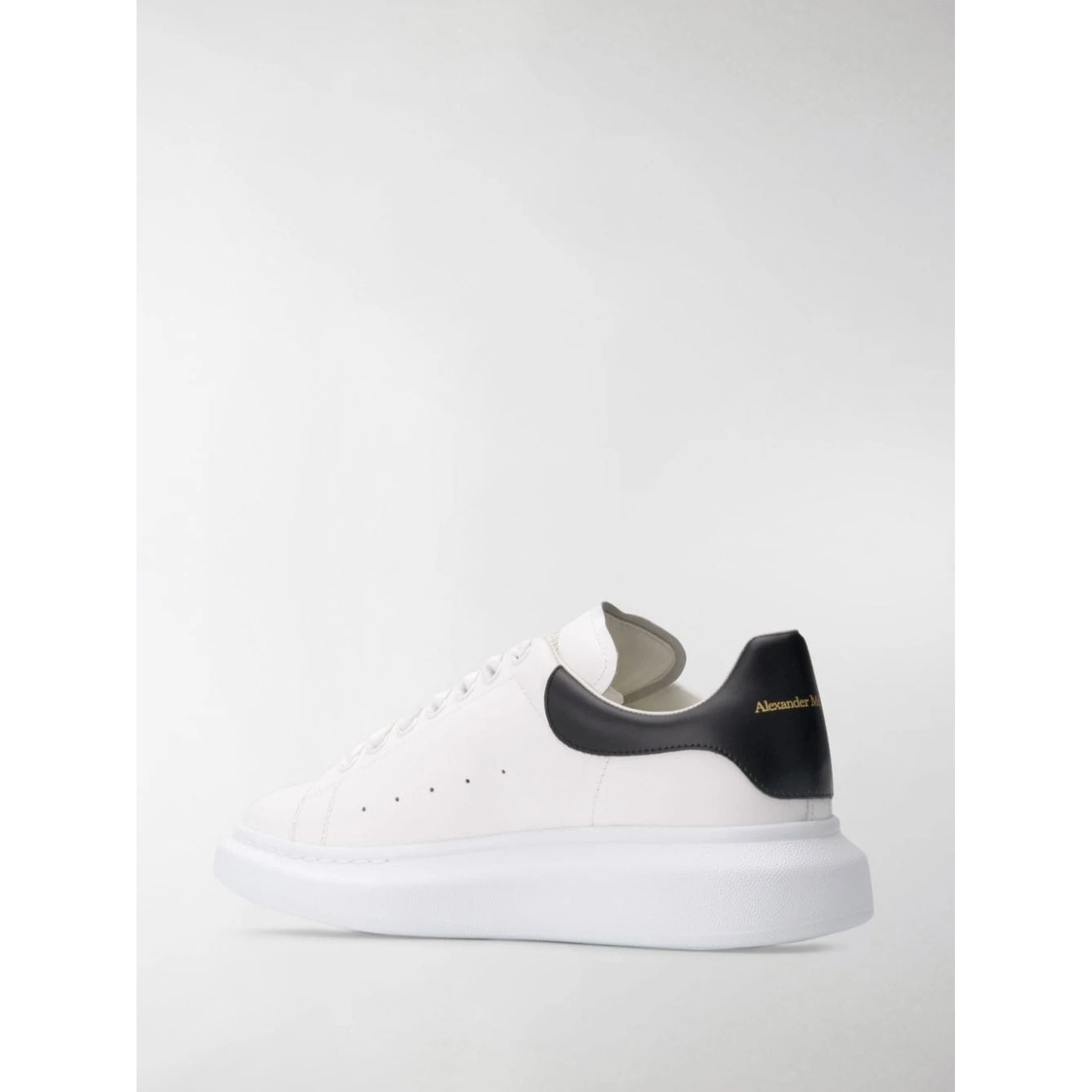 حذاء رياضي أسود من ألكسندر ماكوين