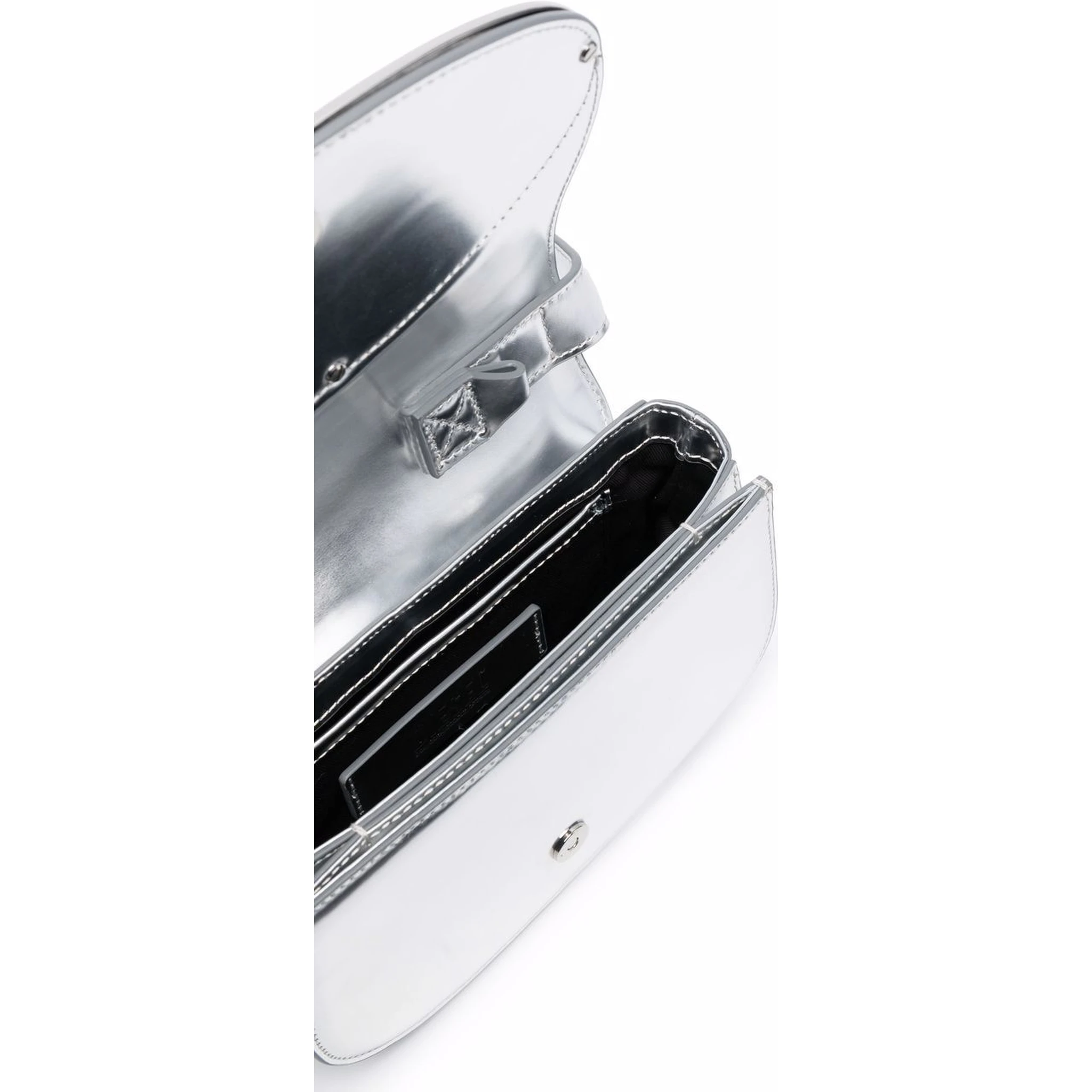 حقائب ديزل.. فضية