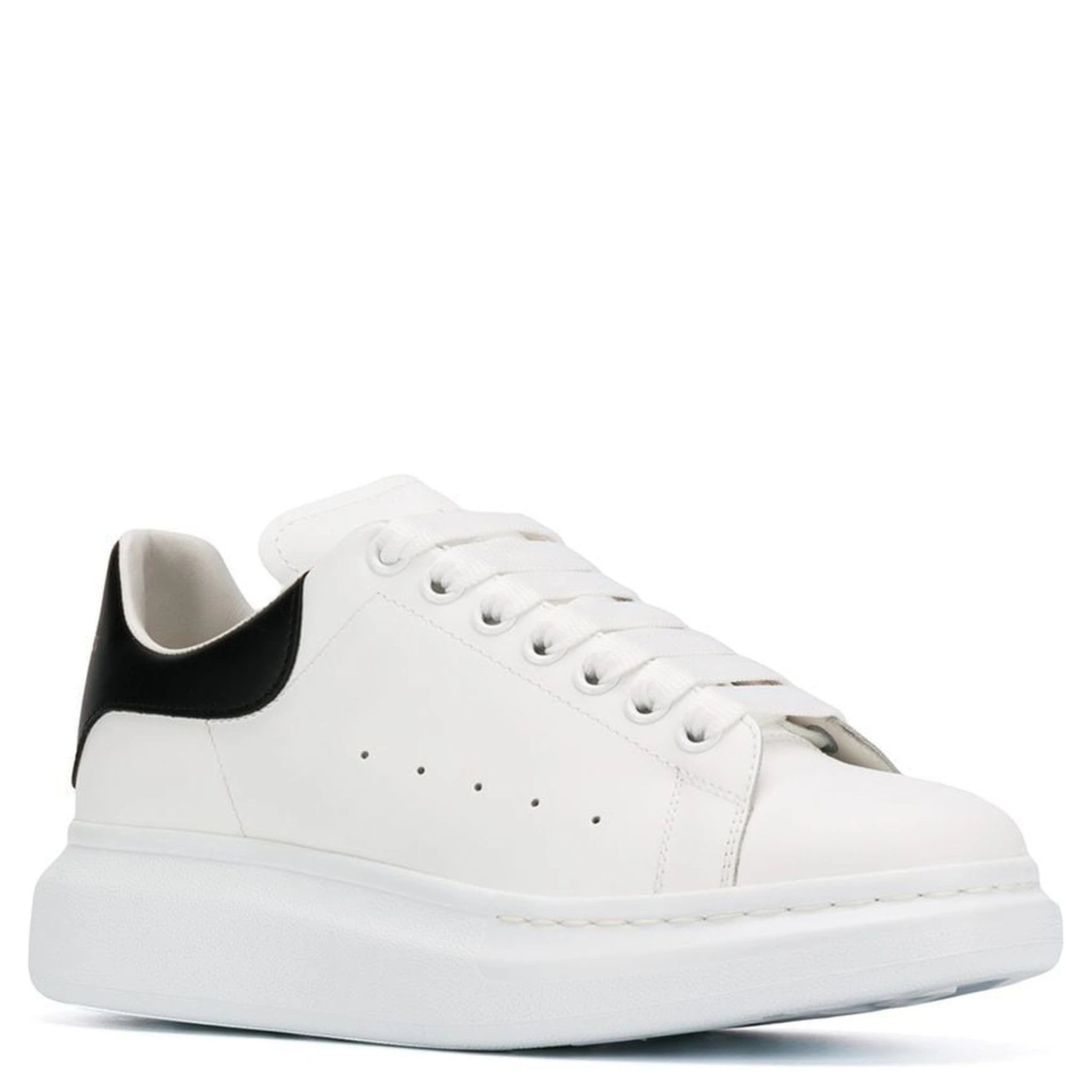 حذاء رياضي أسود من ألكسندر ماكوين