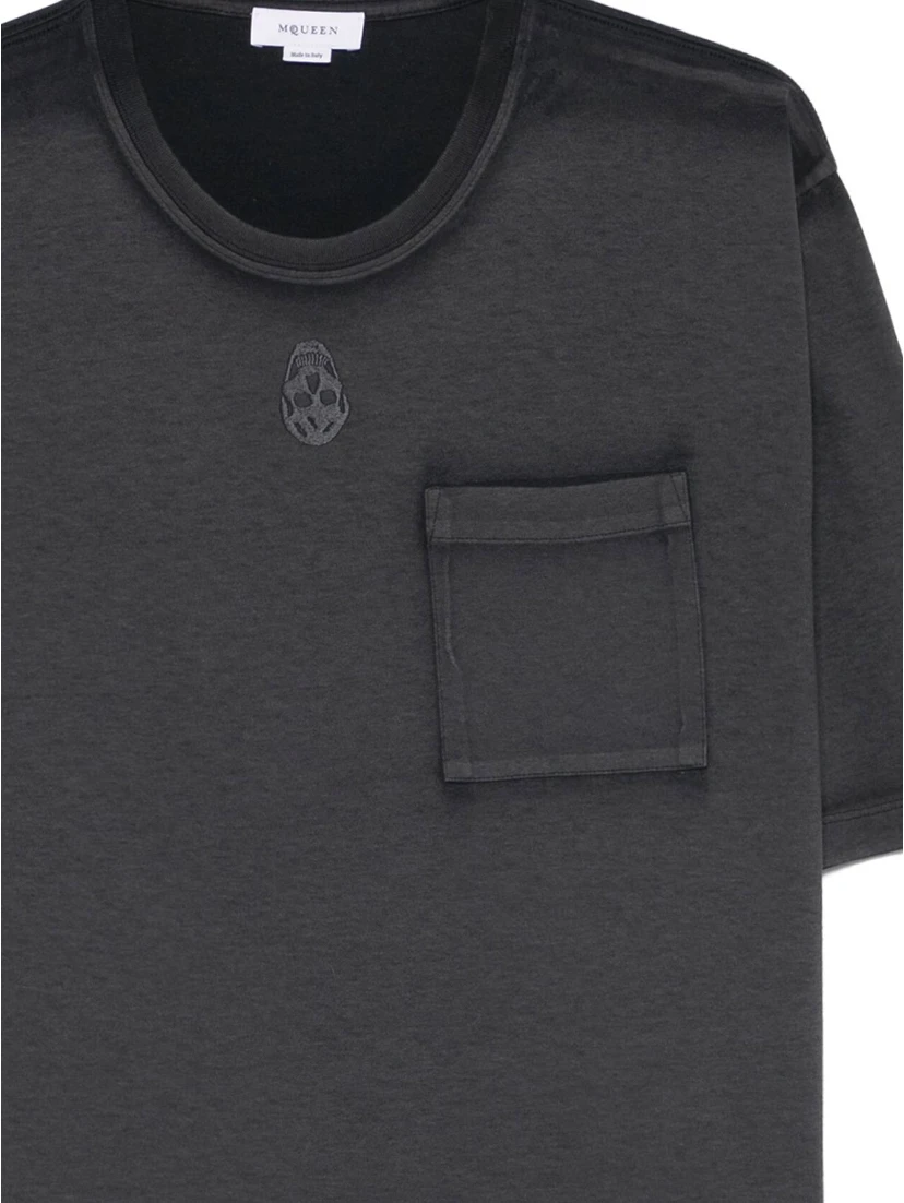 تيشيرتات وبولو من ألكسندر ماكوين