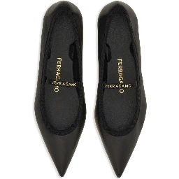 حذاء فيراغامو مسطح أسود