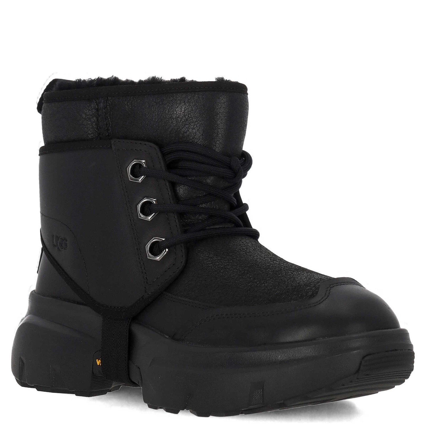 أحذية UGG سوداء