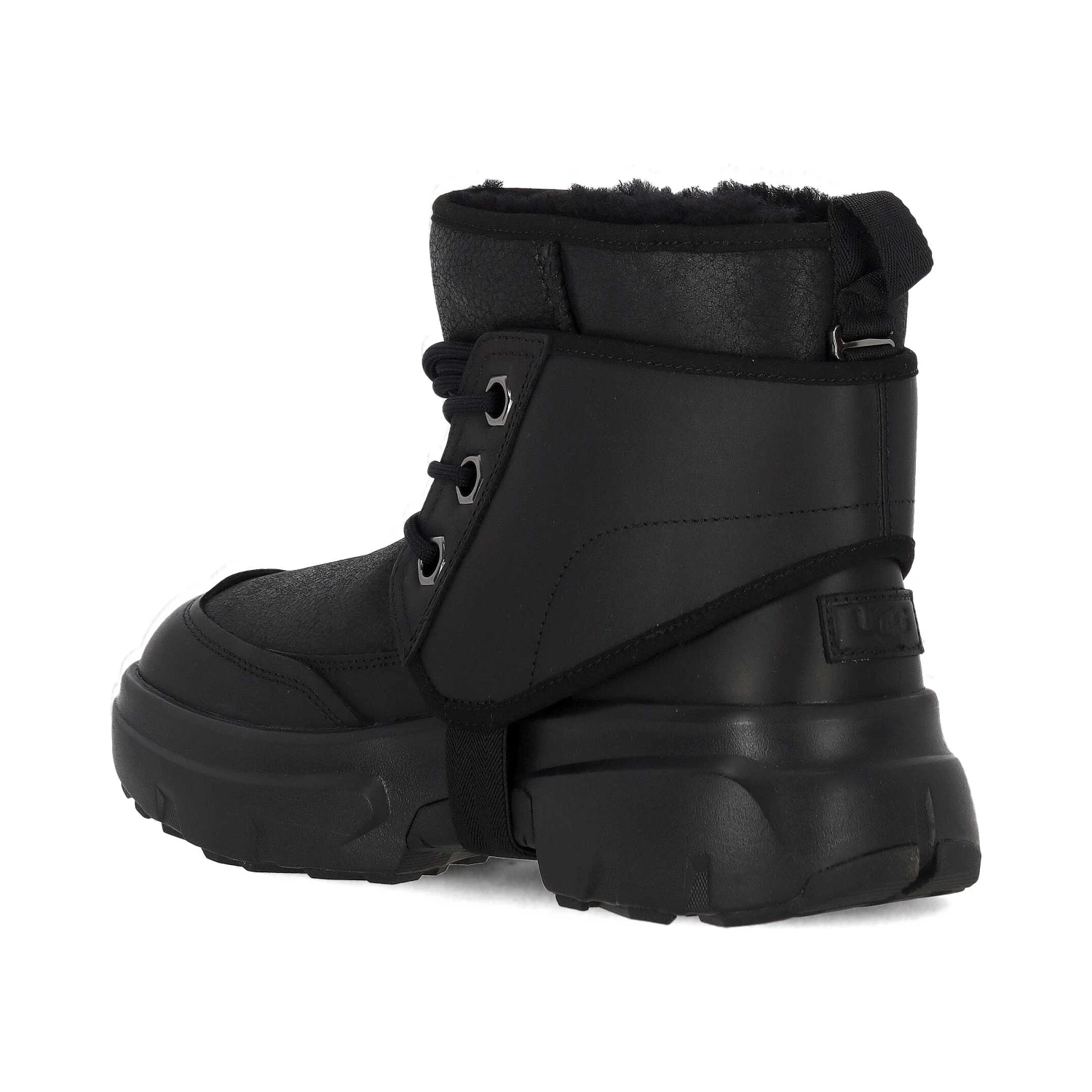 أحذية UGG سوداء