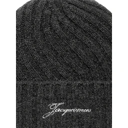 قبعات جاكيموس الرمادية