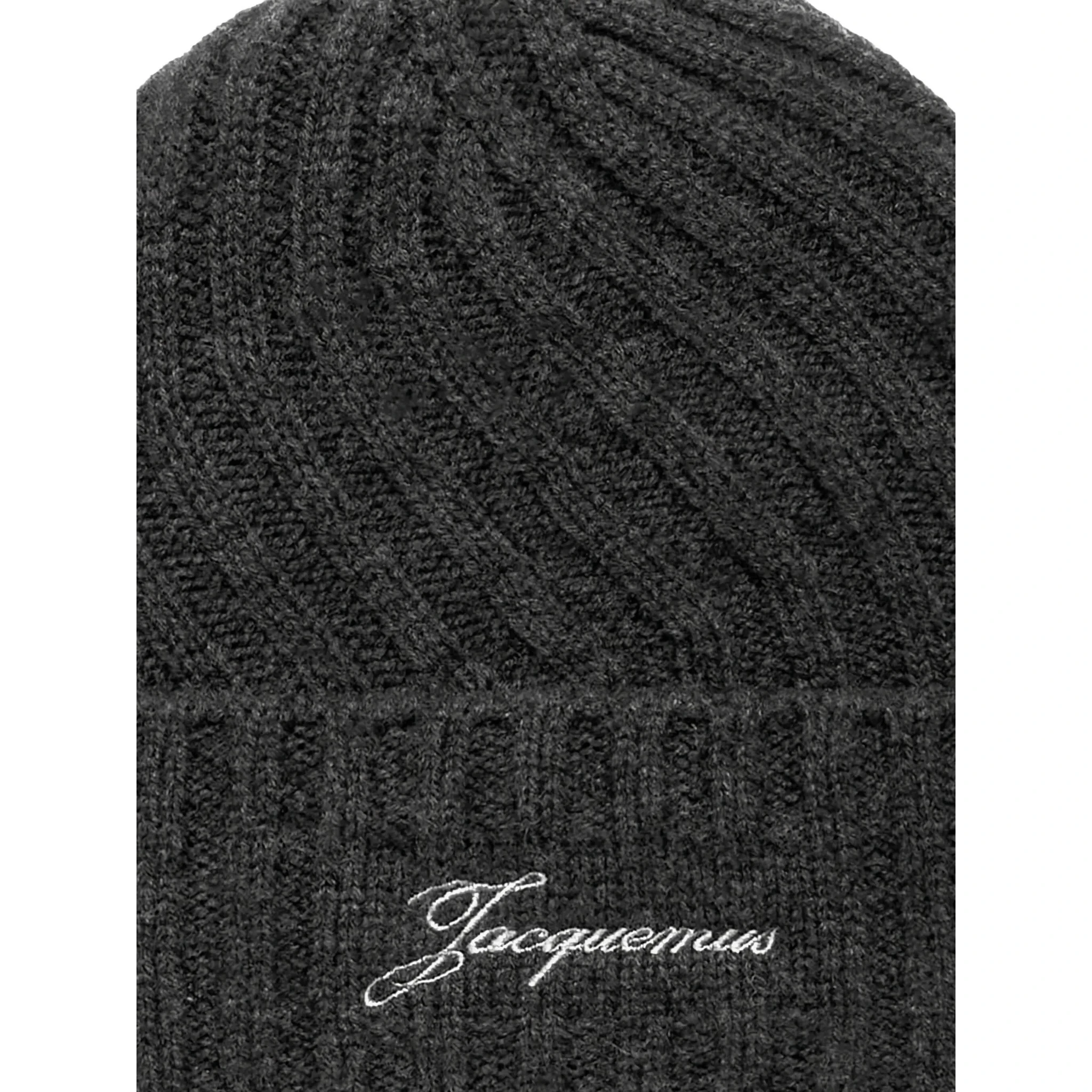 قبعات جاكيموس الرمادية