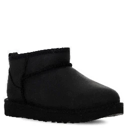 أحذية UGG سوداء