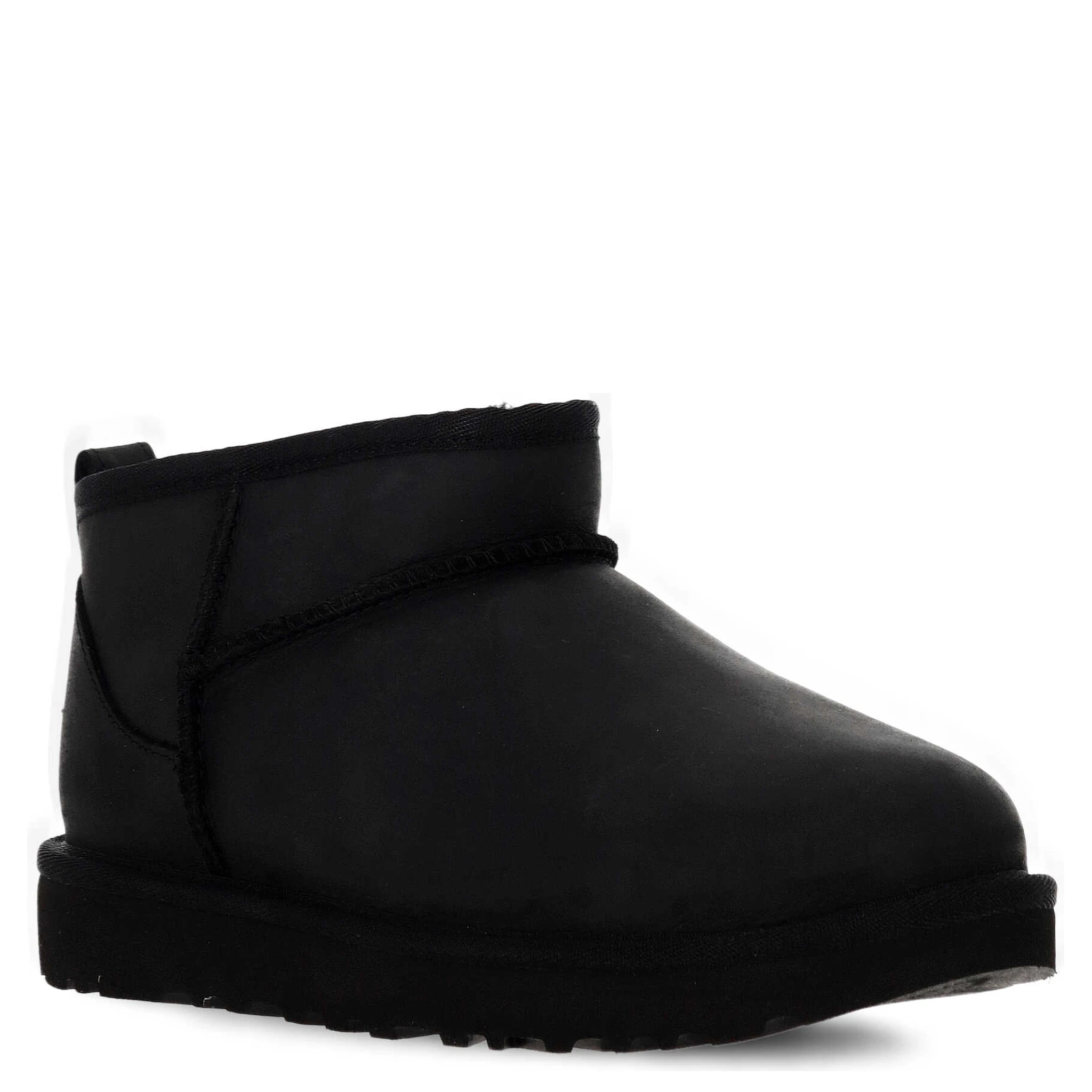 أحذية UGG سوداء