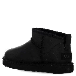 أحذية UGG سوداء