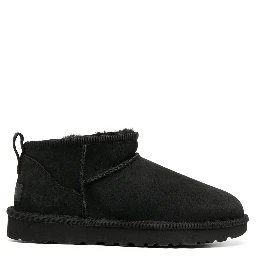 أحذية UGG سوداء