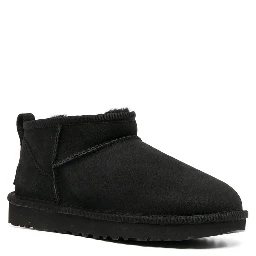 أحذية UGG سوداء