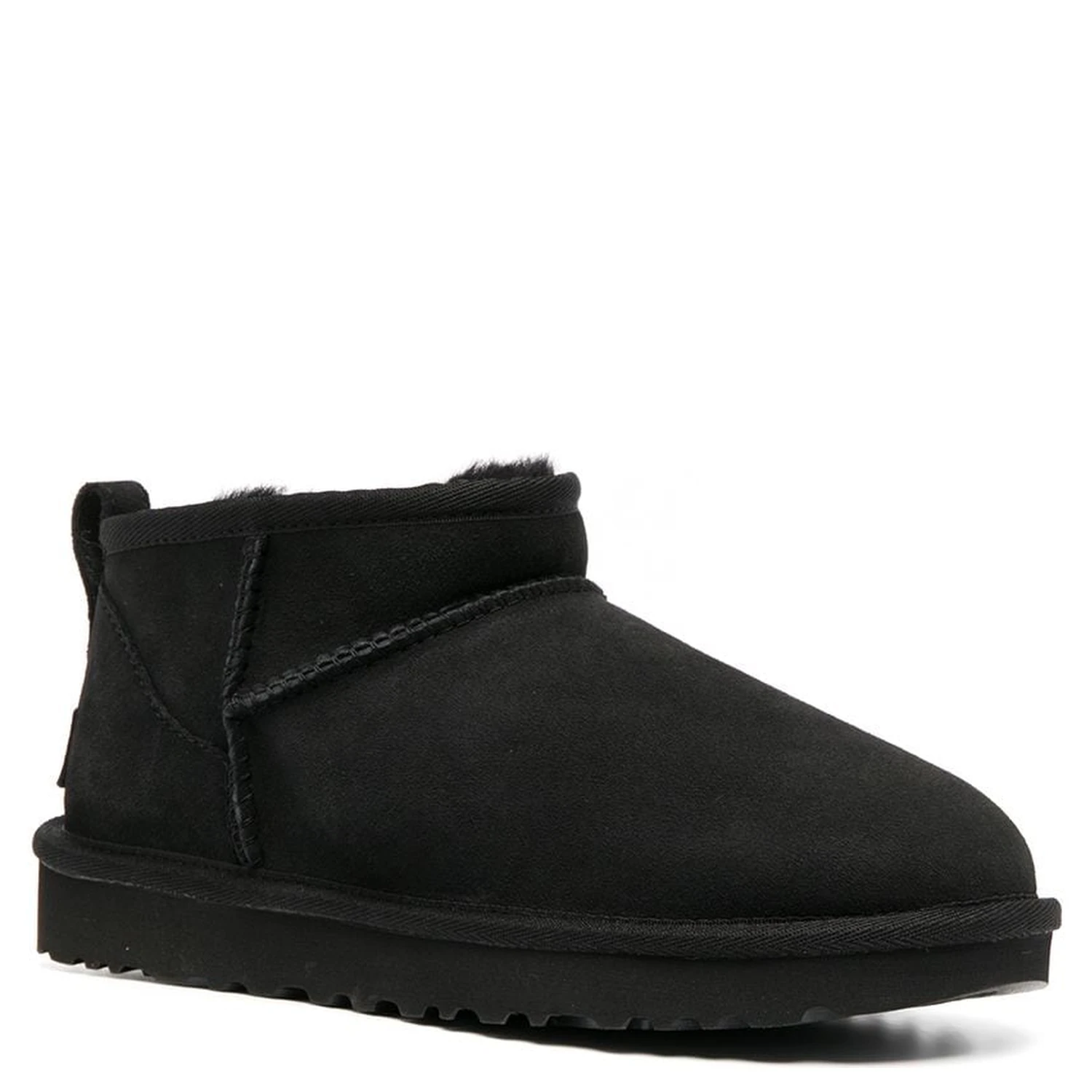 أحذية UGG سوداء