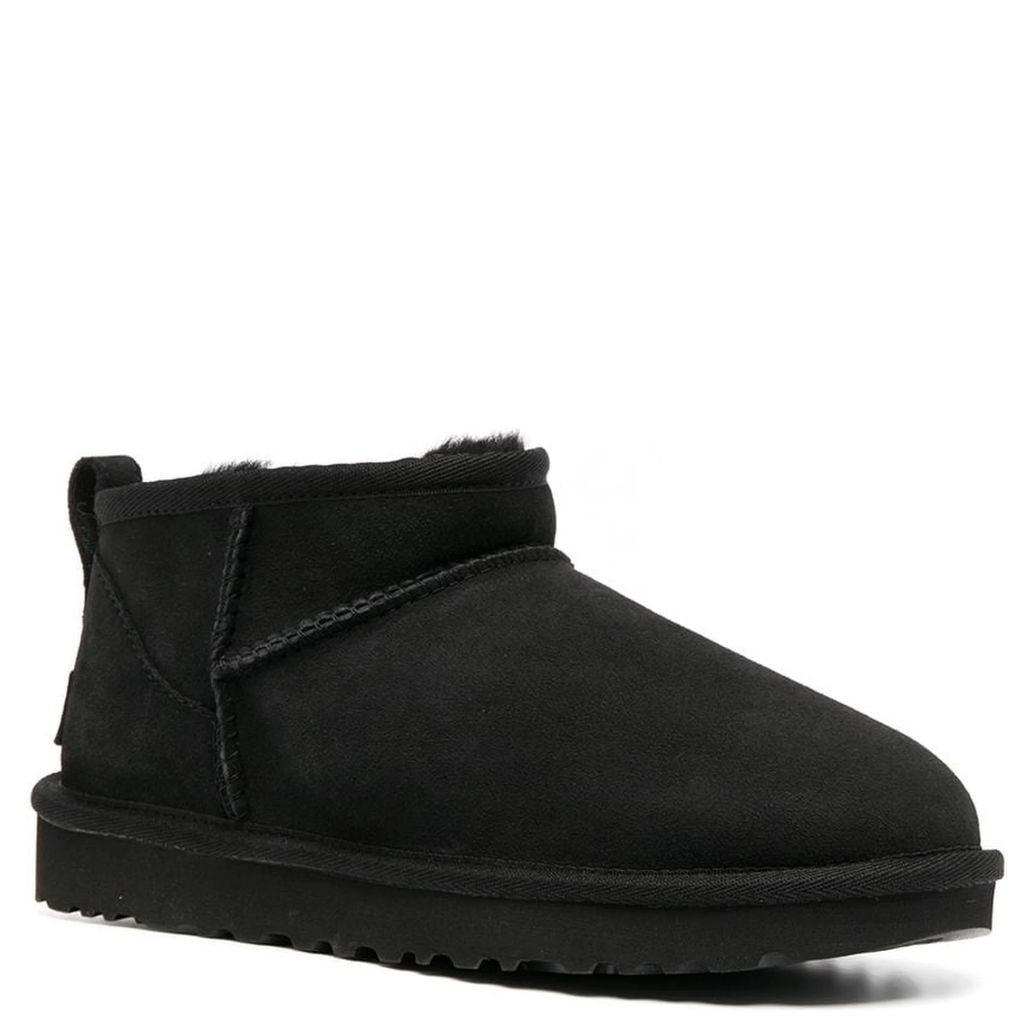 أحذية UGG سوداء