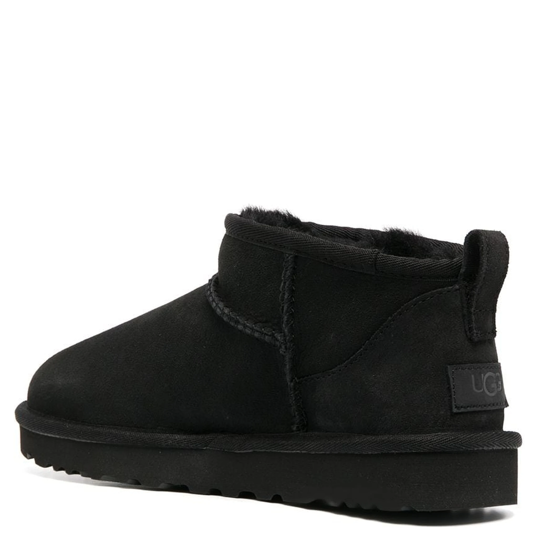 أحذية UGG سوداء
