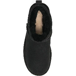 أحذية UGG سوداء