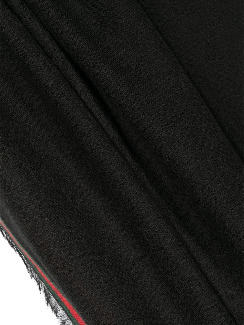 أوشحة غوتشي سوداء