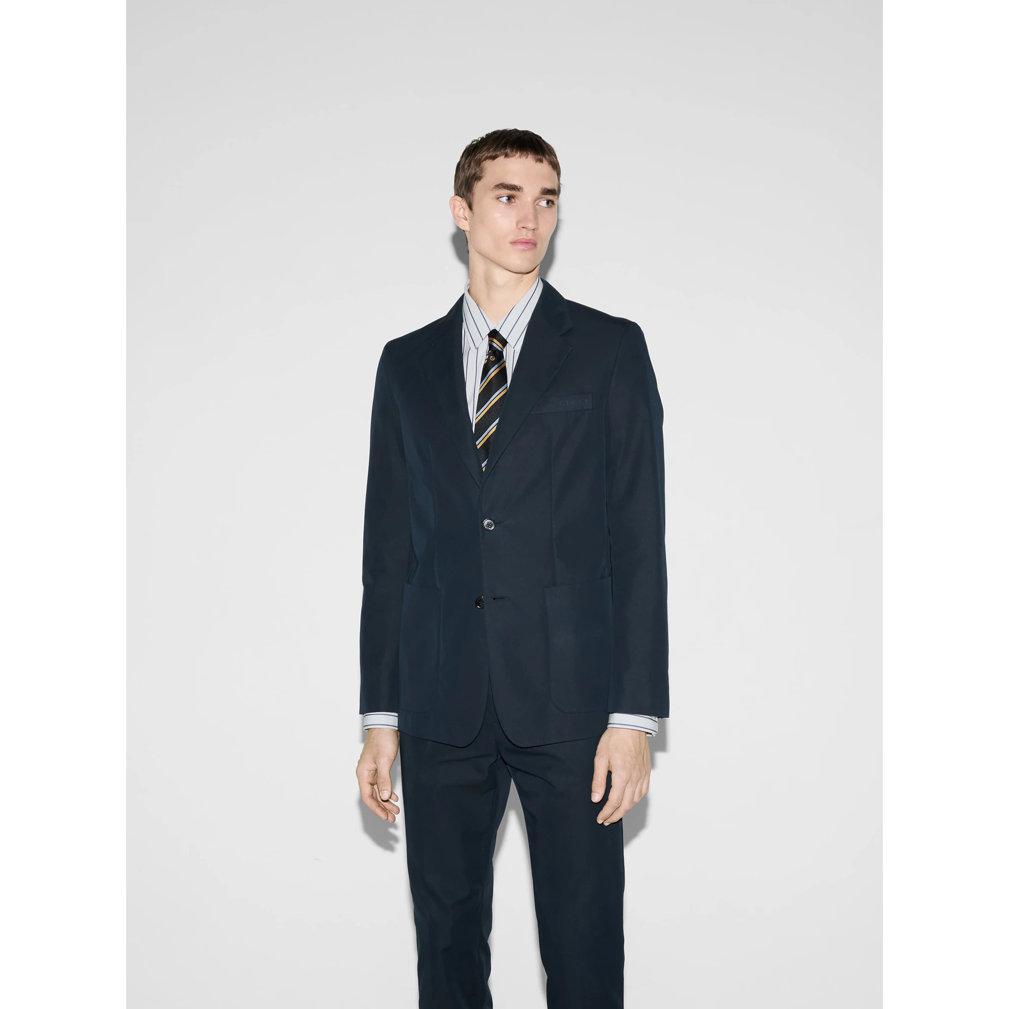 جاكيتات غوتشي زرقاء