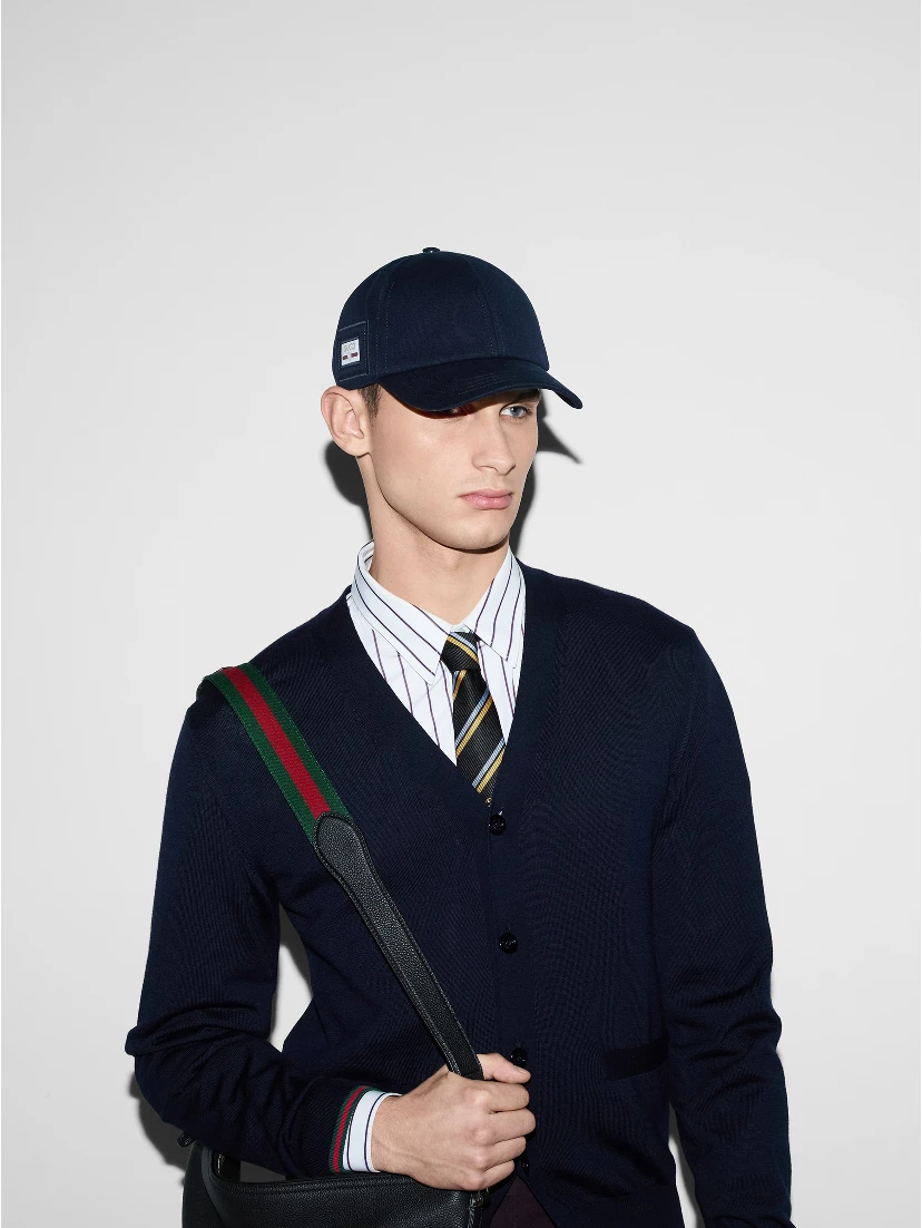 قبعات غوتشي زرقاء