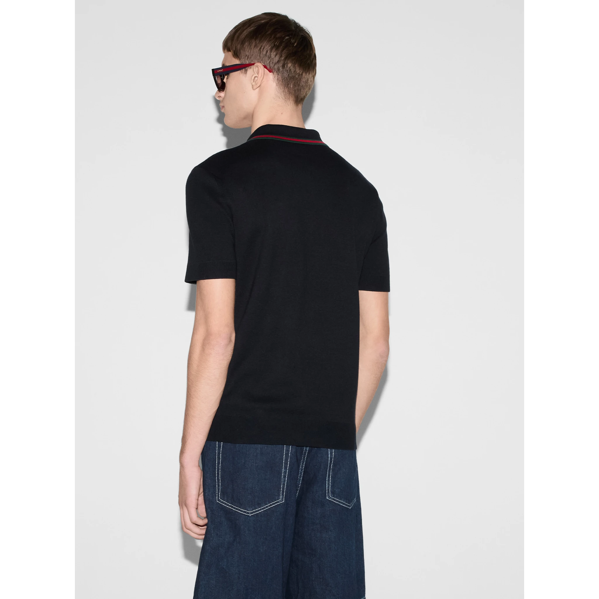 تيشيرتات وبولو من غوتشي باللون الأزرق