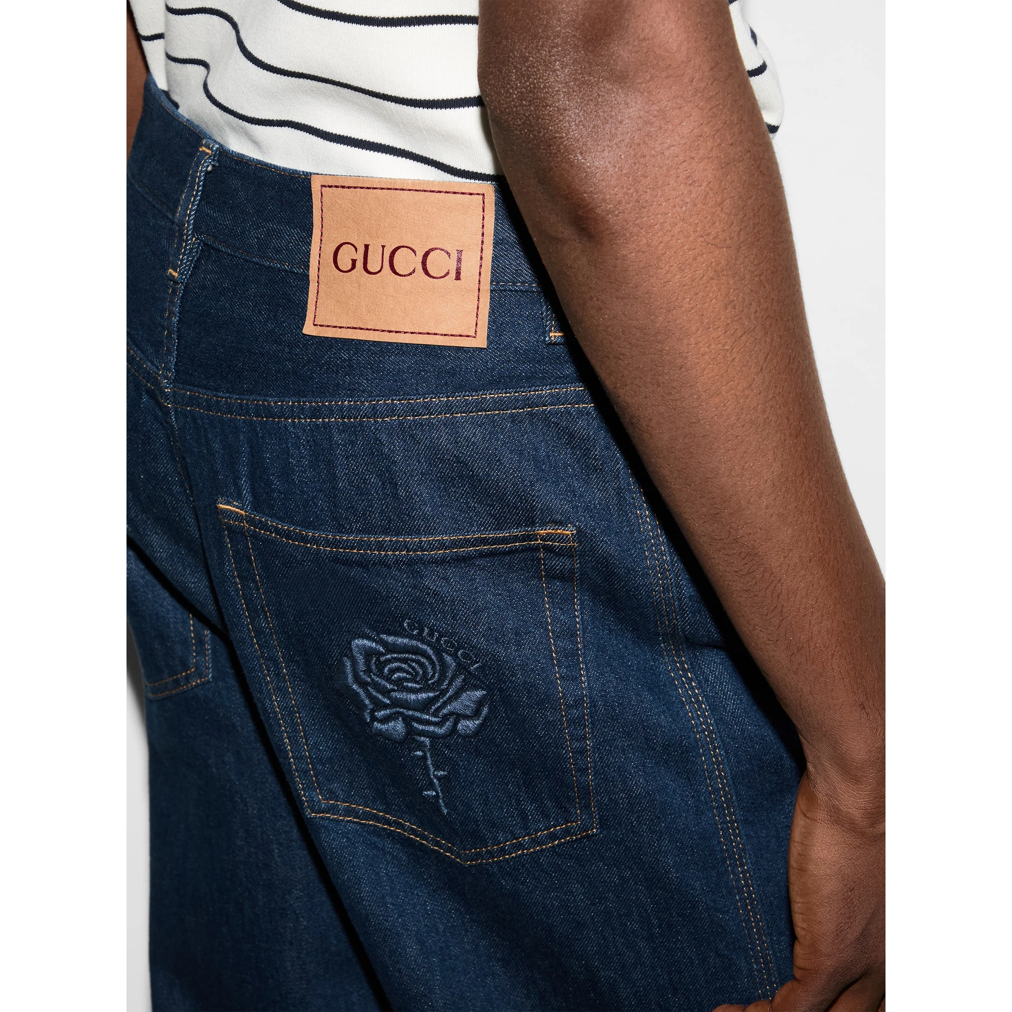 جينز غوتشي أزرق