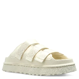 صندل أبيض من UGG