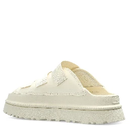 صندل أبيض من UGG