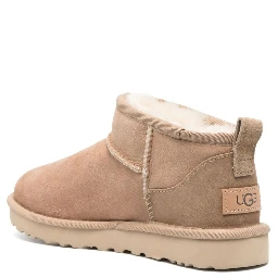 أحذية UGG بيج