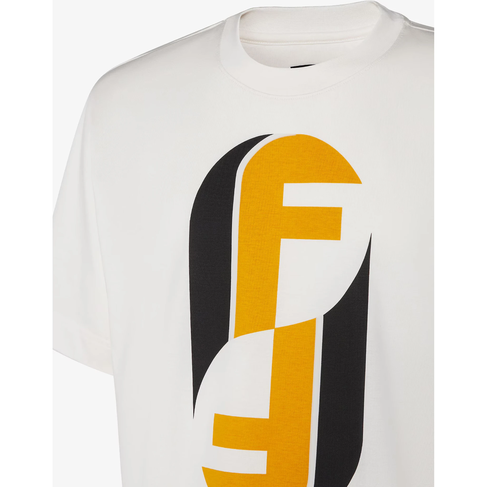 تيشيرتات وبولو من فندي باللون الأبيض