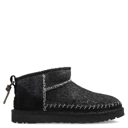 أحذية UGG سوداء