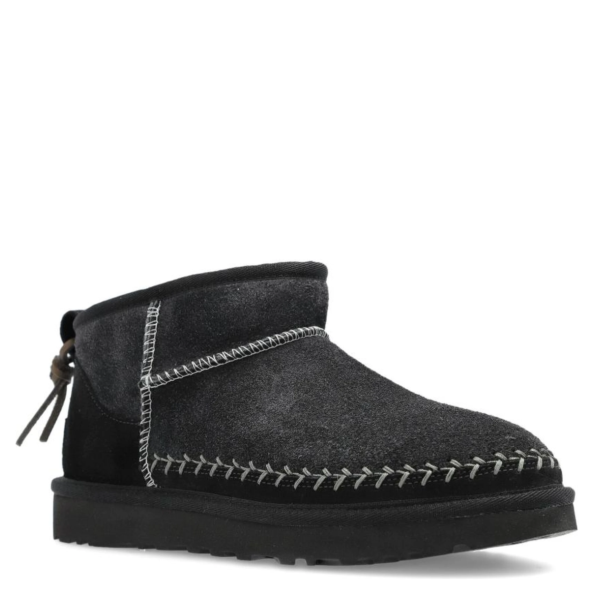 أحذية UGG سوداء