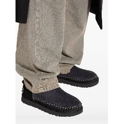 أحذية UGG سوداء