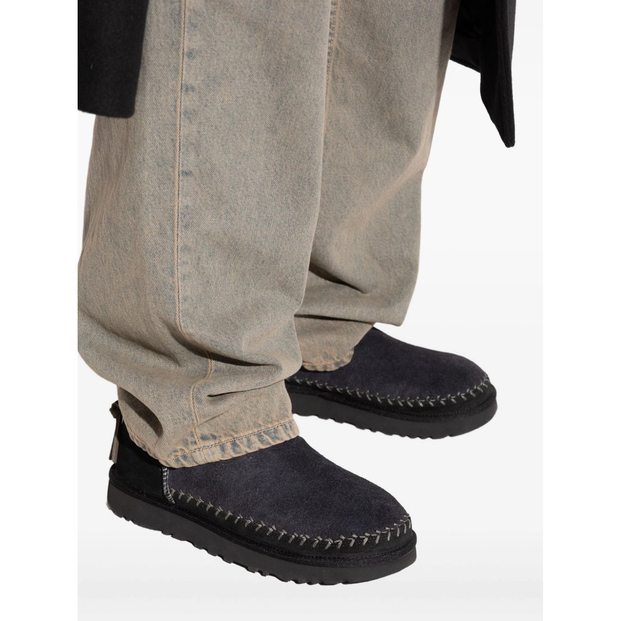 أحذية UGG سوداء