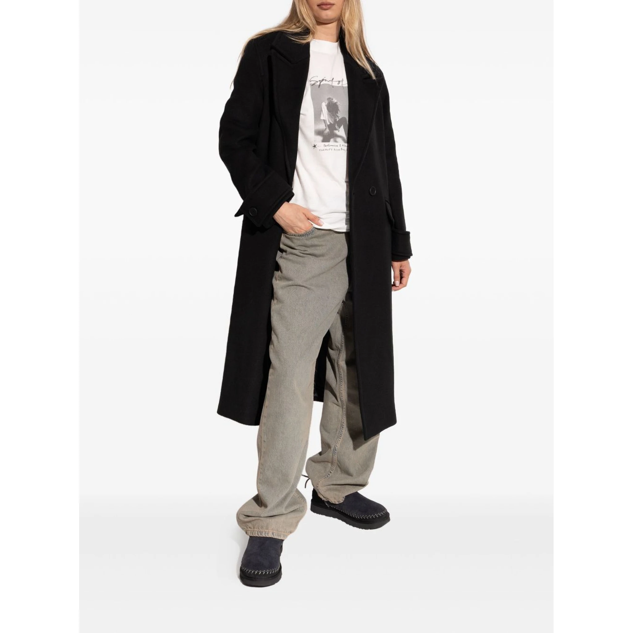 أحذية UGG سوداء