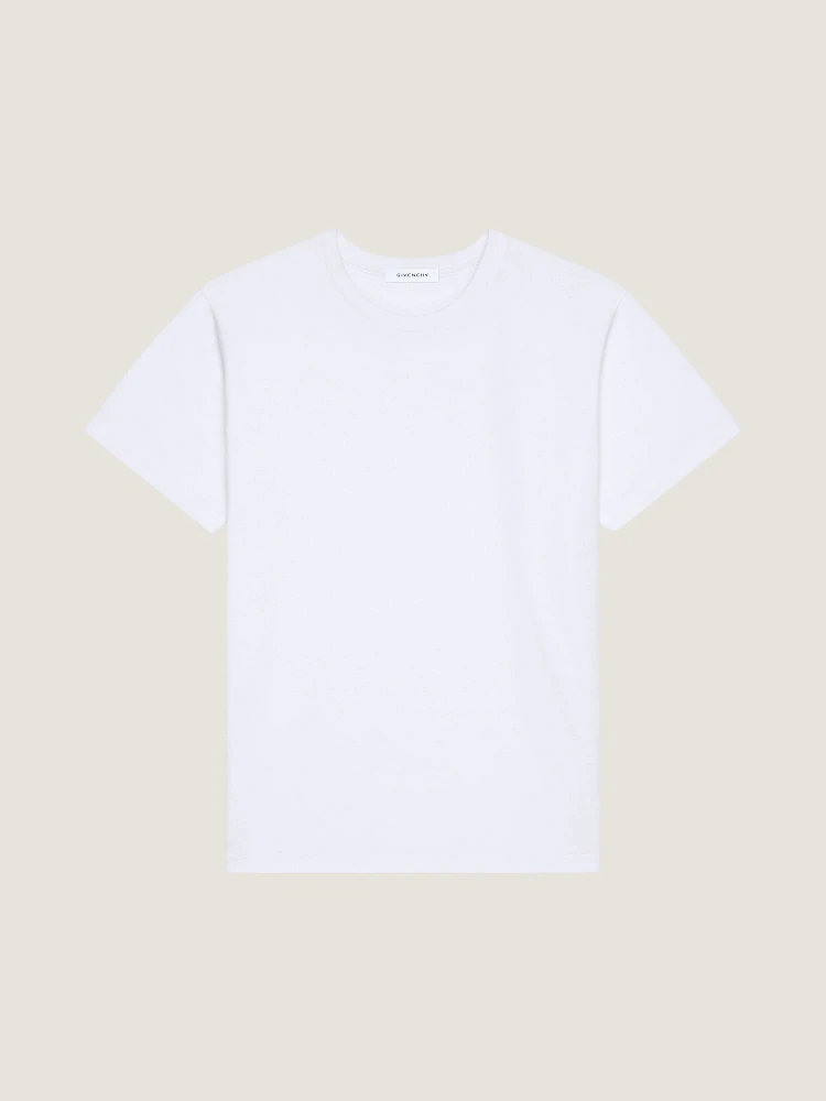 تيشيرتات وبولو جيفنشي بيضاء