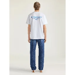 تيشيرتات وبولو جيفنشي بيضاء